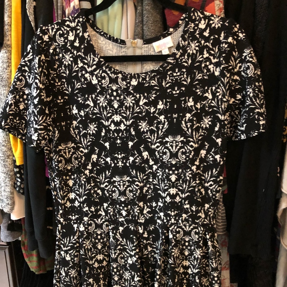 Black & White LuLaRoe Amelia